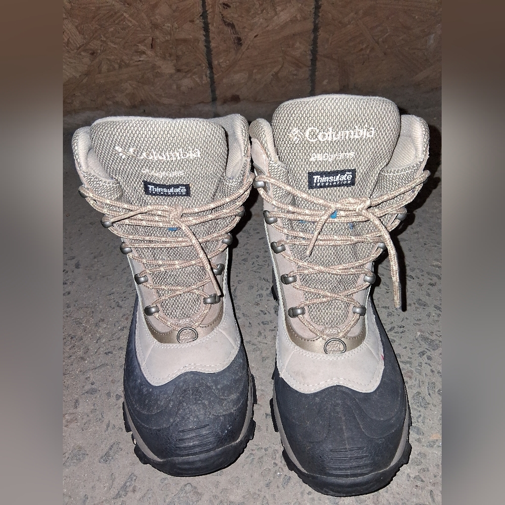 Women's Columbia Boots Size 8 Preowned